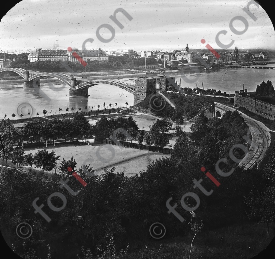 Eisenbahnbrücke - Foto simon-195-003-sw.jpg | foticon.de - Bilddatenbank für Motive aus Geschichte und Kultur
